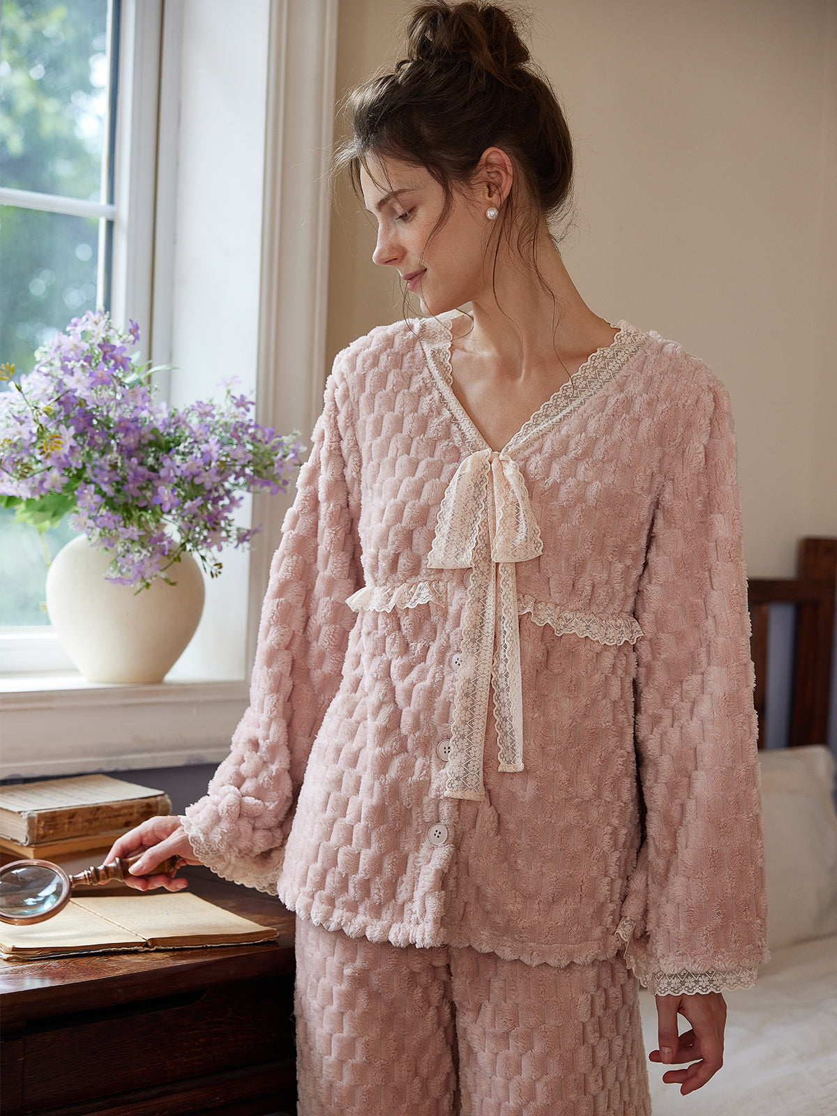 Women’s Textured Plush Pajama Set