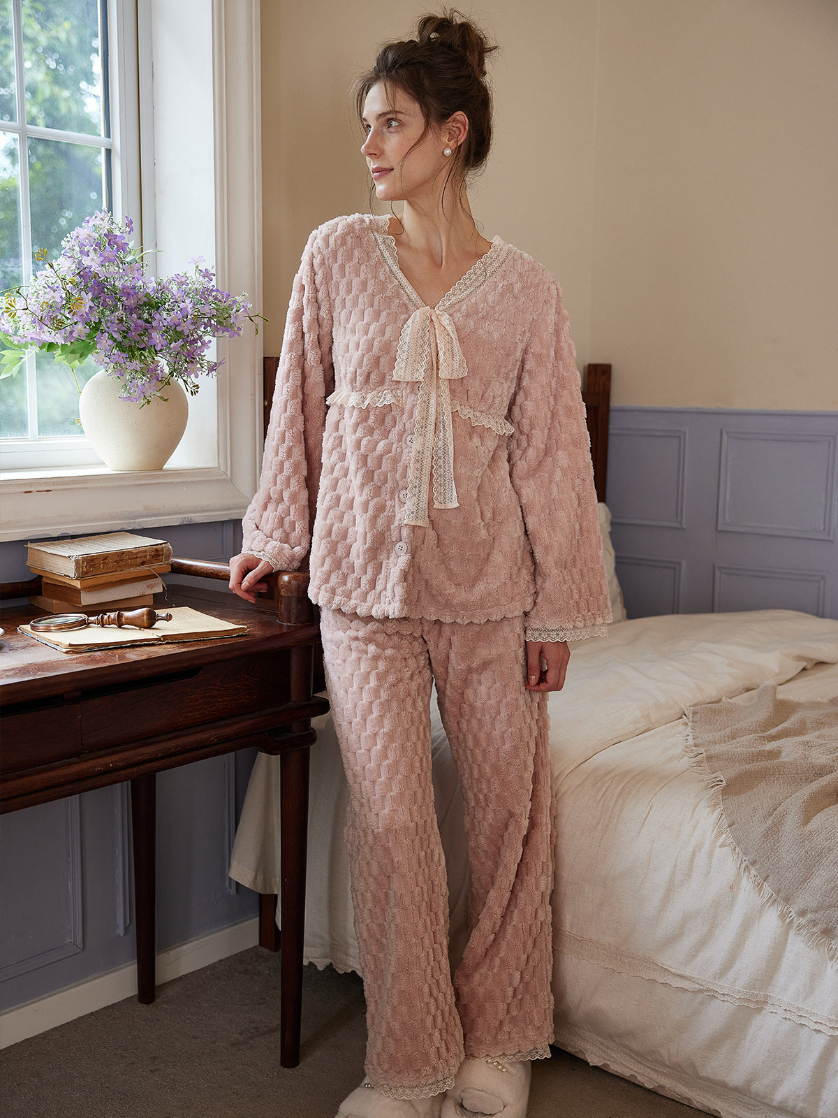 Women’s Textured Plush Pajama Set